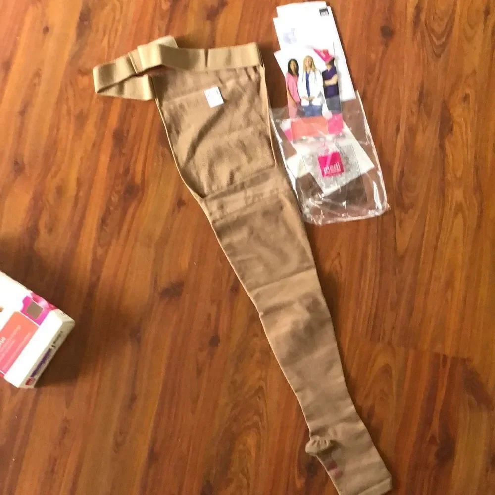 NEW Mediven 20903 ￼ Beige compression stocking open toe with waist band size 111